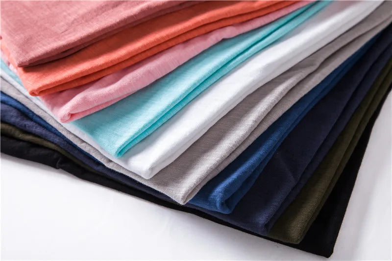 T-shirt homme en coton premium – Coupe slim, manches courtes, L’essentiel masculin, redéfini par la coupe et la matière.