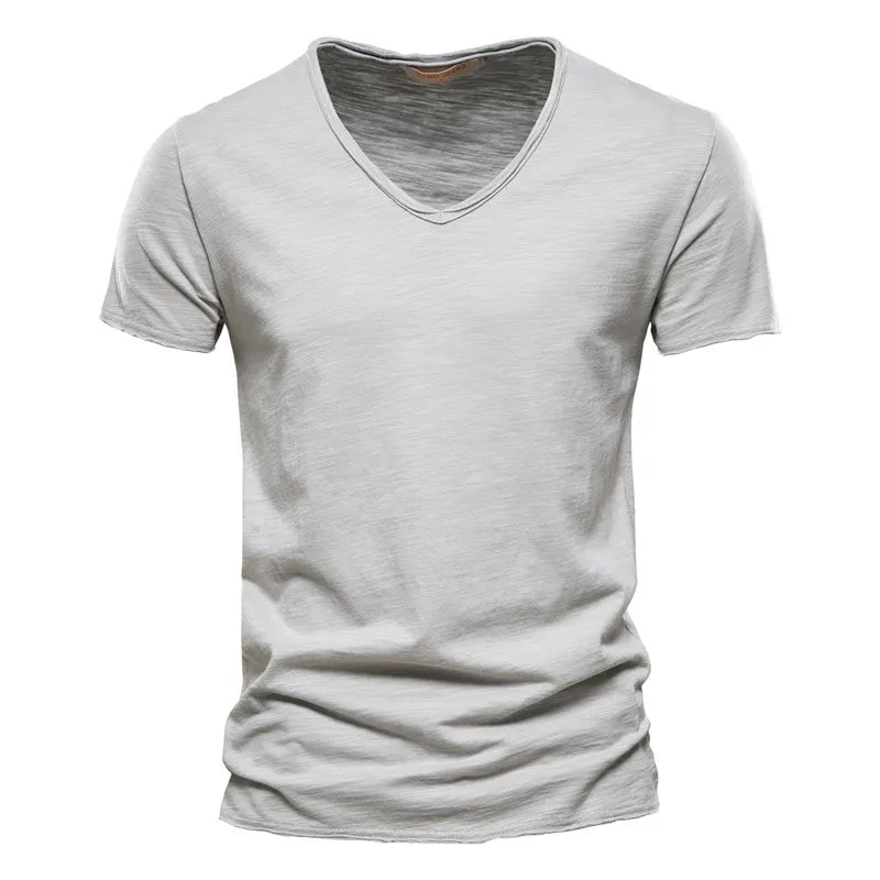 T-shirt homme en coton premium – Coupe slim, manches courtes, L’essentiel masculin, redéfini par la coupe et la matière.