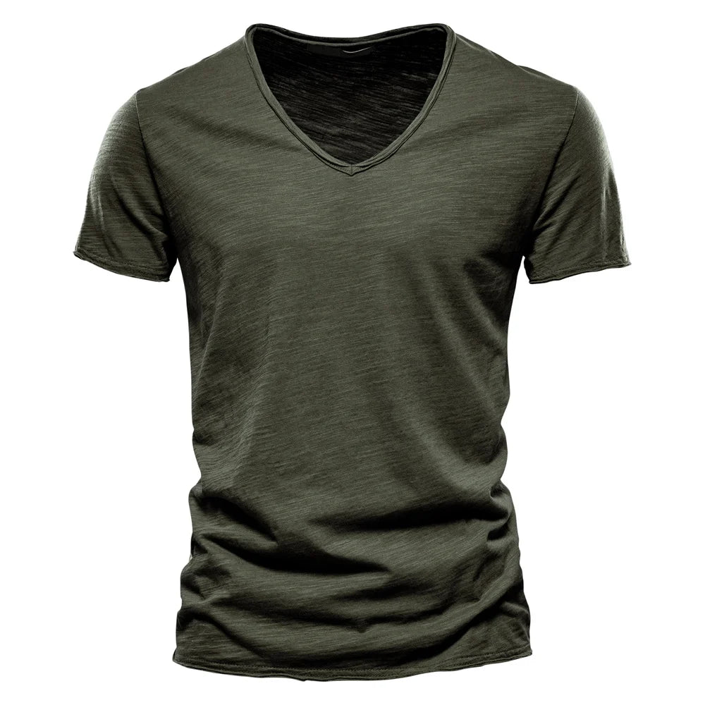 T-shirt homme en coton premium – Coupe slim, manches courtes, L’essentiel masculin, redéfini par la coupe et la matière.