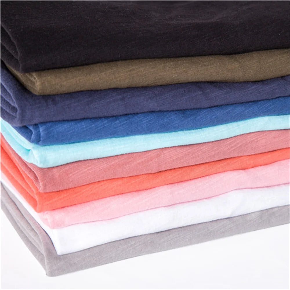 T-shirt homme en coton premium – Coupe slim, manches courtes, L’essentiel masculin, redéfini par la coupe et la matière.