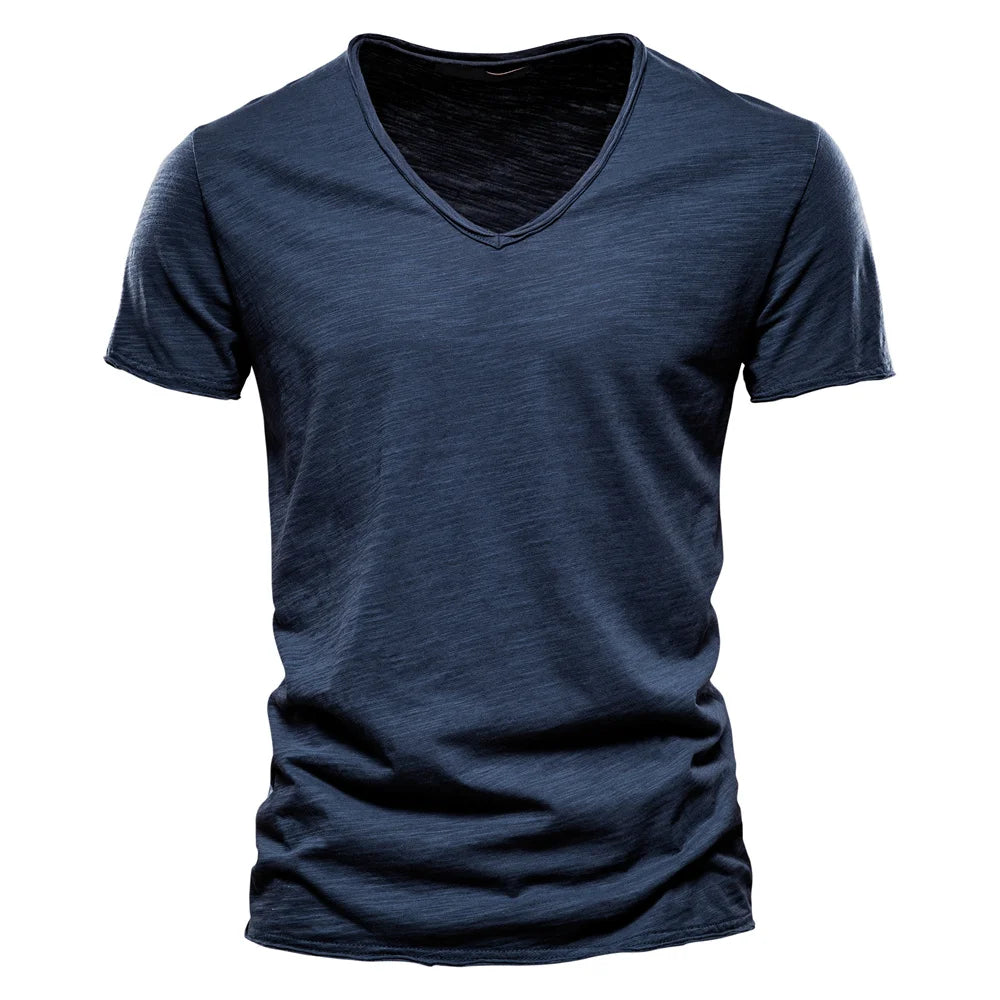 T-shirt homme en coton premium – Coupe slim, manches courtes, L’essentiel masculin, redéfini par la coupe et la matière.