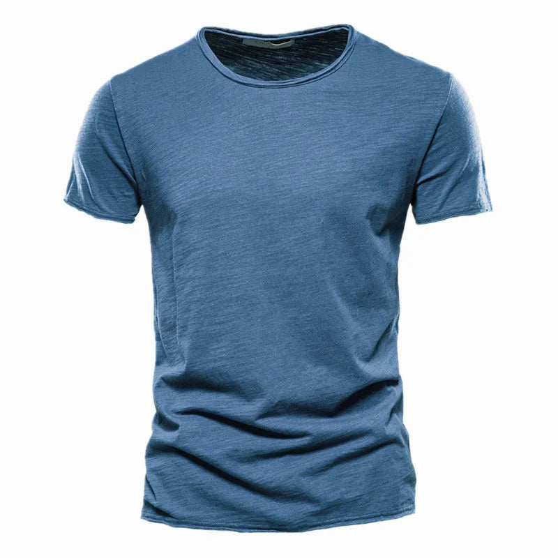 T-shirt homme en coton premium – Coupe slim, manches courtes, L’essentiel masculin, redéfini par la coupe et la matière.