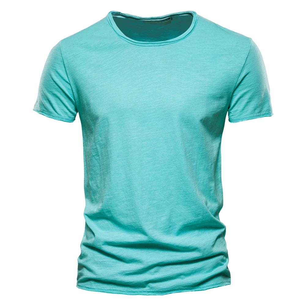T-shirt homme en coton premium – Coupe slim, manches courtes, L’essentiel masculin, redéfini par la coupe et la matière.