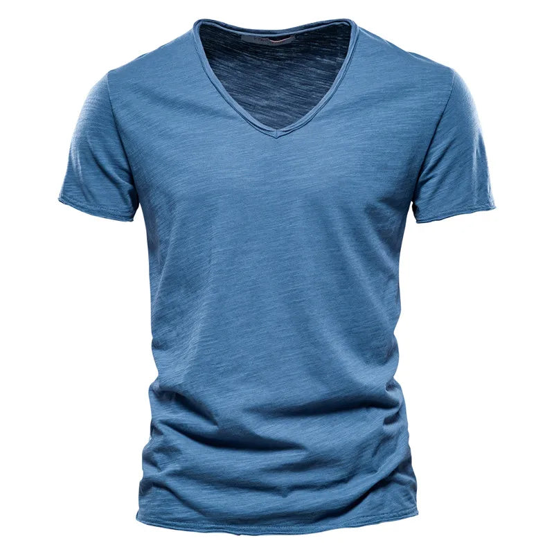 T-shirt homme 100 % coton – Coupe slim, col V ou col rond (au choix)                       Un essentiel moderne, taillé pour une silhouette nette et confortable.
