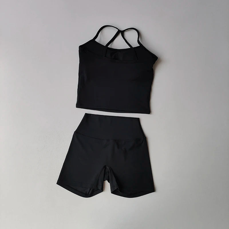 Ensemble Yoga Femme – Débardeur Ajusté Épaules Fines & Short Taille Haute Gainant, Effet Seconde Peau
