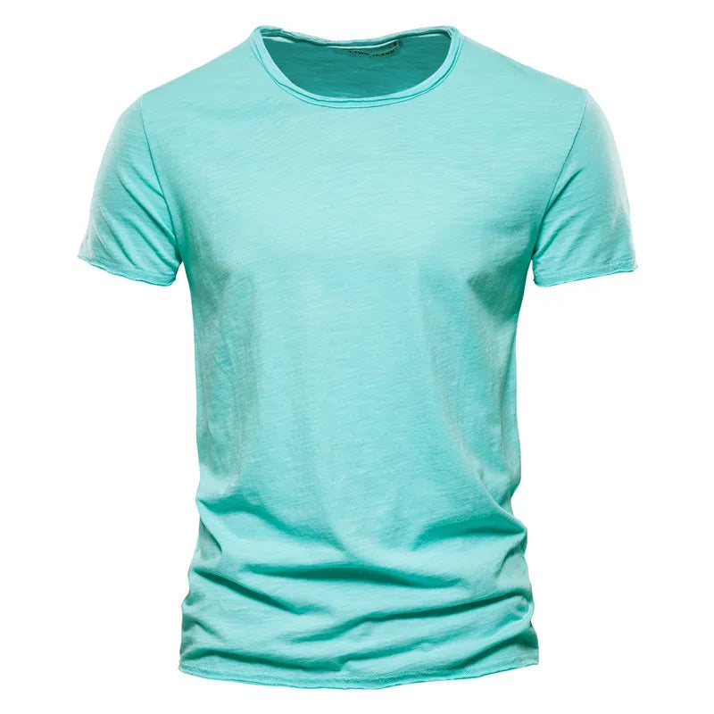 T-shirt homme en coton premium – Coupe slim, manches courtes, L’essentiel masculin, redéfini par la coupe et la matière.