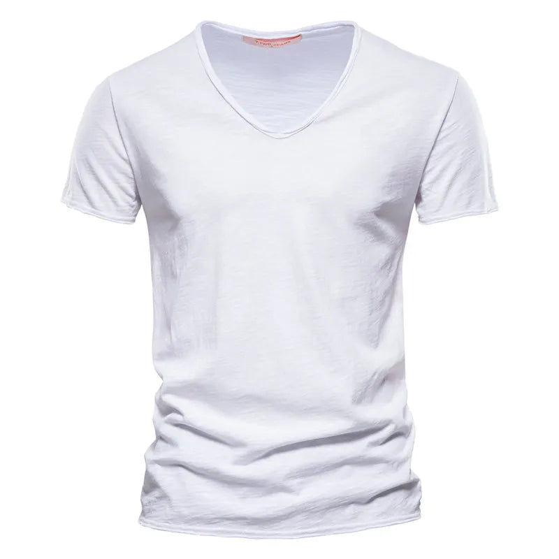 T-shirt homme en coton premium – Coupe slim, manches courtes, L’essentiel masculin, redéfini par la coupe et la matière.