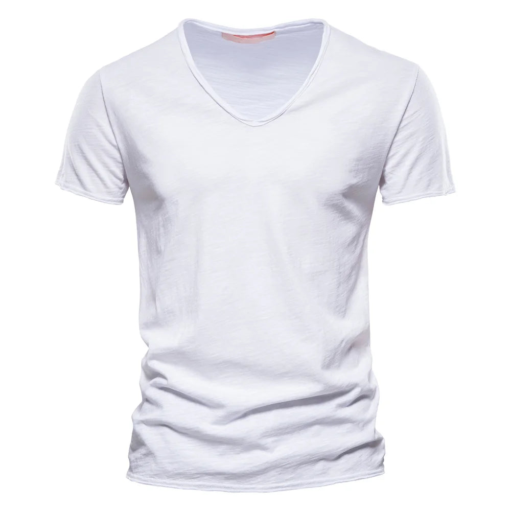 T-shirt homme en coton premium – Coupe slim, manches courtes, L’essentiel masculin, redéfini par la coupe et la matière.