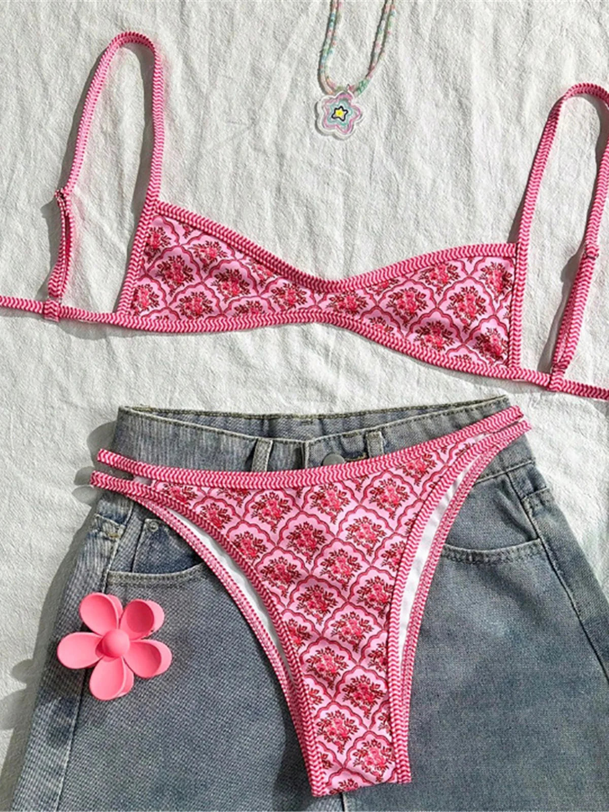 Bikini Femme Imprimé Fleurs – Ensemble 2 Pièces Coupe Échancrée.