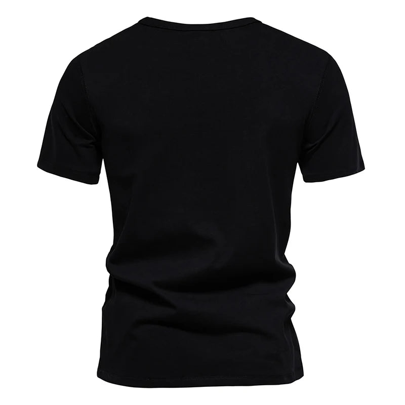 T-shirt homme basique 100 % coton – Coupe régulière, col rond.                  L’essentiel du quotidien : simple, confortable, intemporel.
