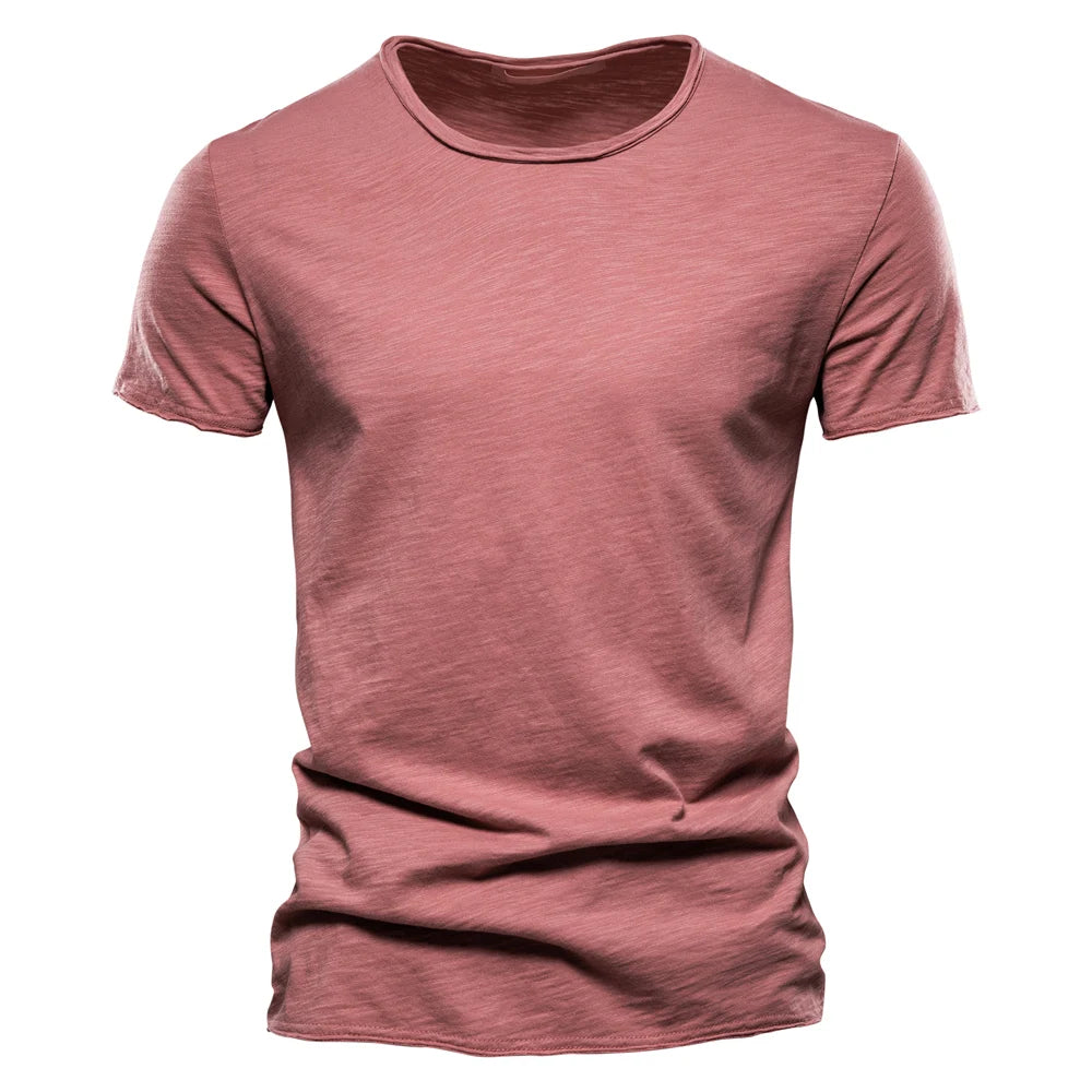T-shirt homme en coton premium – Coupe slim, manches courtes, L’essentiel masculin, redéfini par la coupe et la matière.