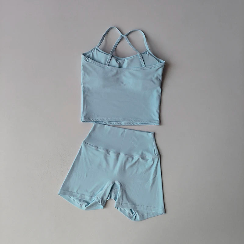Ensemble Yoga Femme – Débardeur Ajusté Épaules Fines & Short Taille Haute Gainant, Effet Seconde Peau