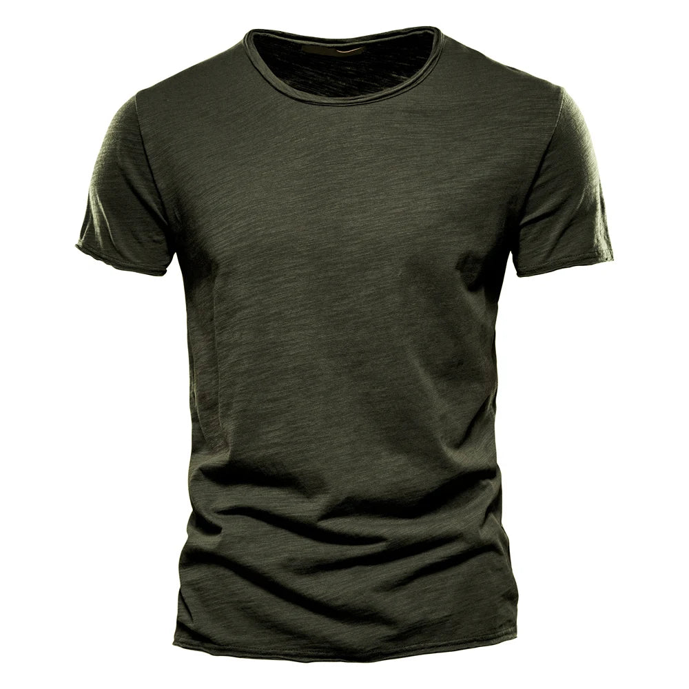 T-shirt homme en coton premium – Coupe slim, manches courtes, L’essentiel masculin, redéfini par la coupe et la matière.