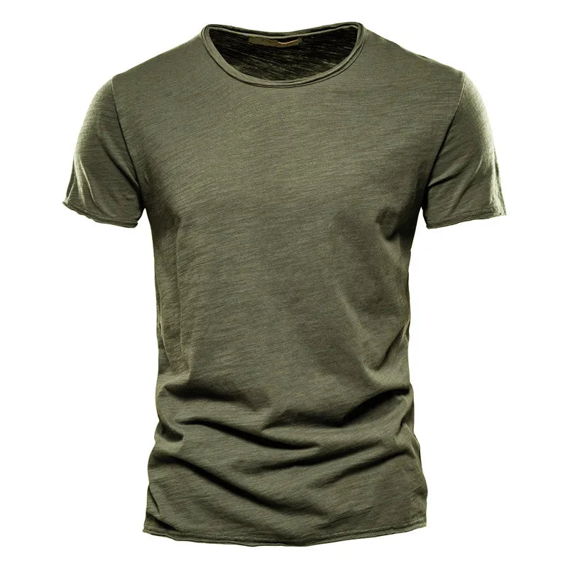 T-shirt homme en coton premium – Coupe slim, manches courtes, L’essentiel masculin, redéfini par la coupe et la matière.