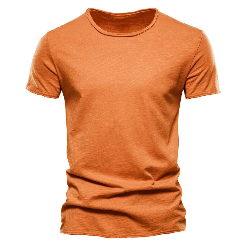 T-shirt homme en coton premium – Coupe slim, manches courtes, L’essentiel masculin, redéfini par la coupe et la matière.