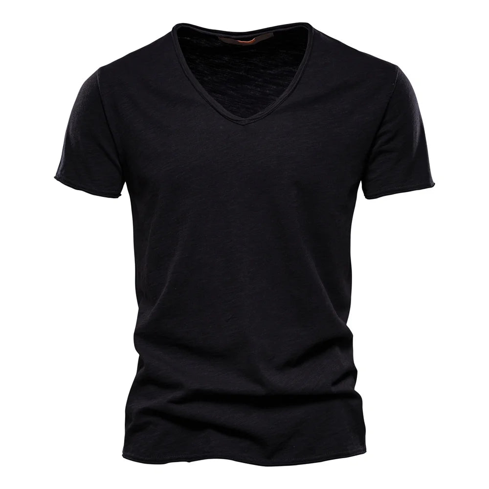 T-shirt homme en coton premium – Coupe slim, manches courtes, L’essentiel masculin, redéfini par la coupe et la matière.