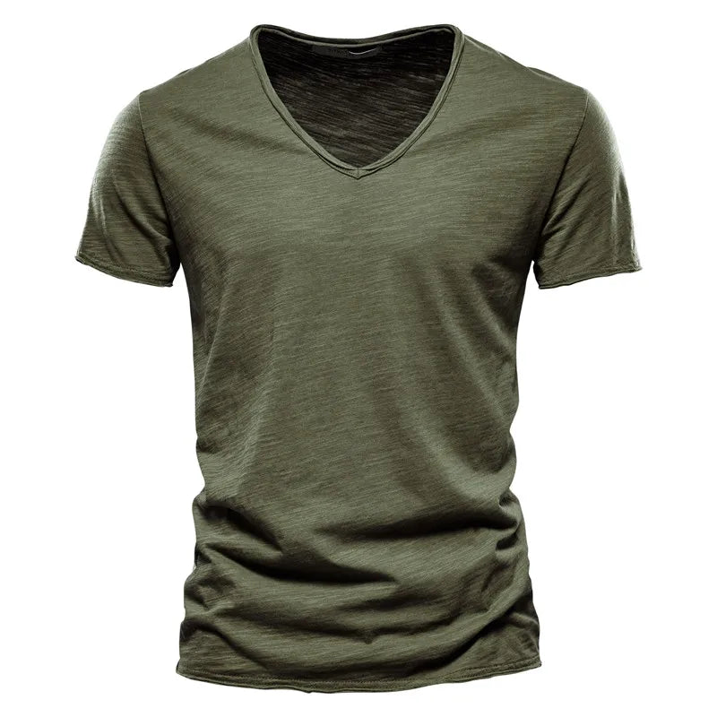 T-shirt homme en coton premium – Coupe slim, manches courtes, L’essentiel masculin, redéfini par la coupe et la matière.