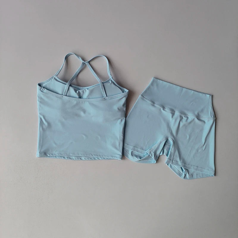 Ensemble Yoga Femme – Débardeur Ajusté Épaules Fines & Short Taille Haute Gainant, Effet Seconde Peau