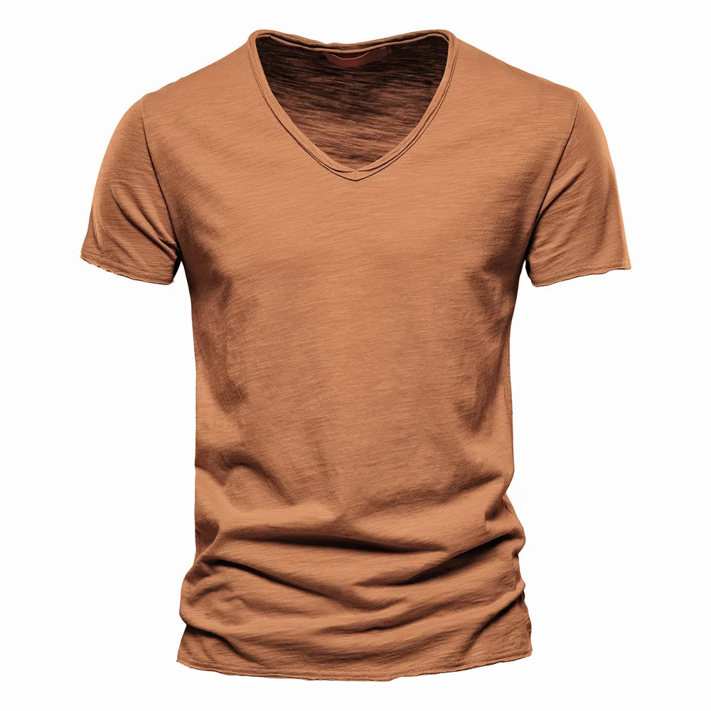 T-shirt homme en coton premium – Coupe slim, manches courtes, L’essentiel masculin, redéfini par la coupe et la matière.