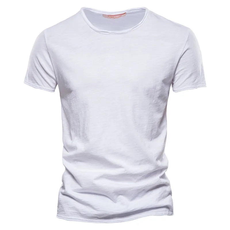 T-shirt homme en coton premium – Coupe slim, manches courtes, L’essentiel masculin, redéfini par la coupe et la matière.