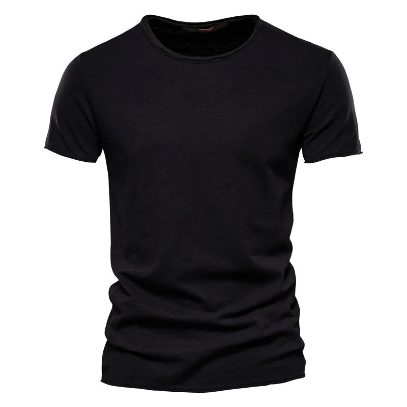T-shirt homme en coton premium – Coupe slim, manches courtes, L’essentiel masculin, redéfini par la coupe et la matière.
