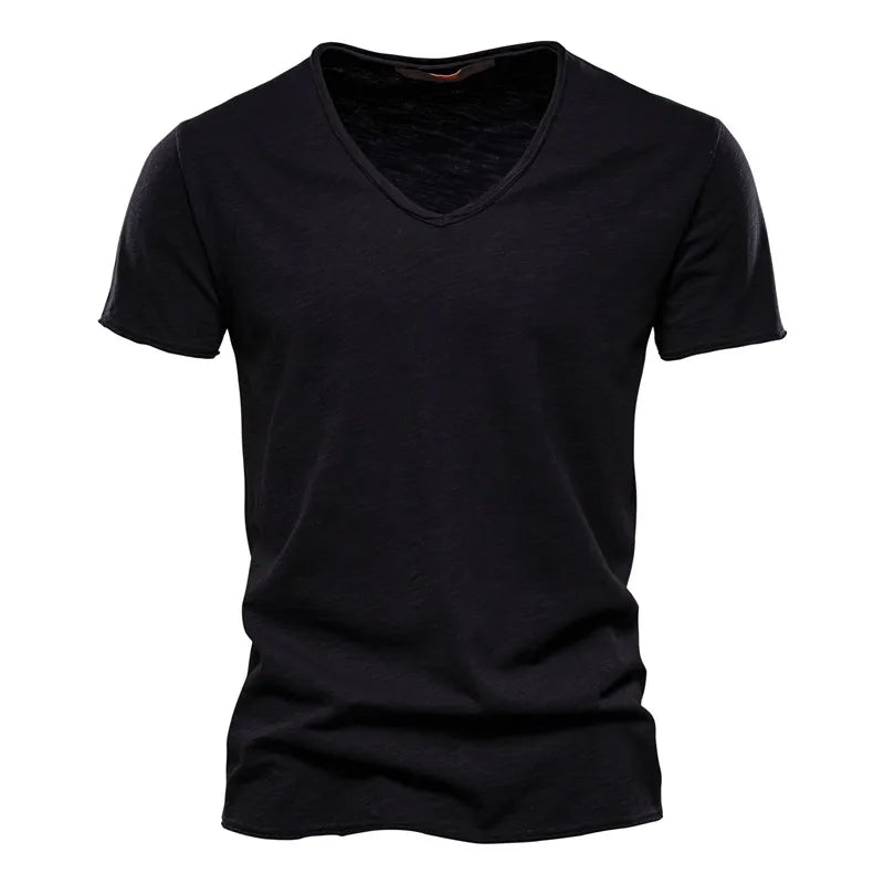 T-shirt homme 100 % coton – Coupe slim, col V ou col rond (au choix)                       Un essentiel moderne, taillé pour une silhouette nette et confortable.