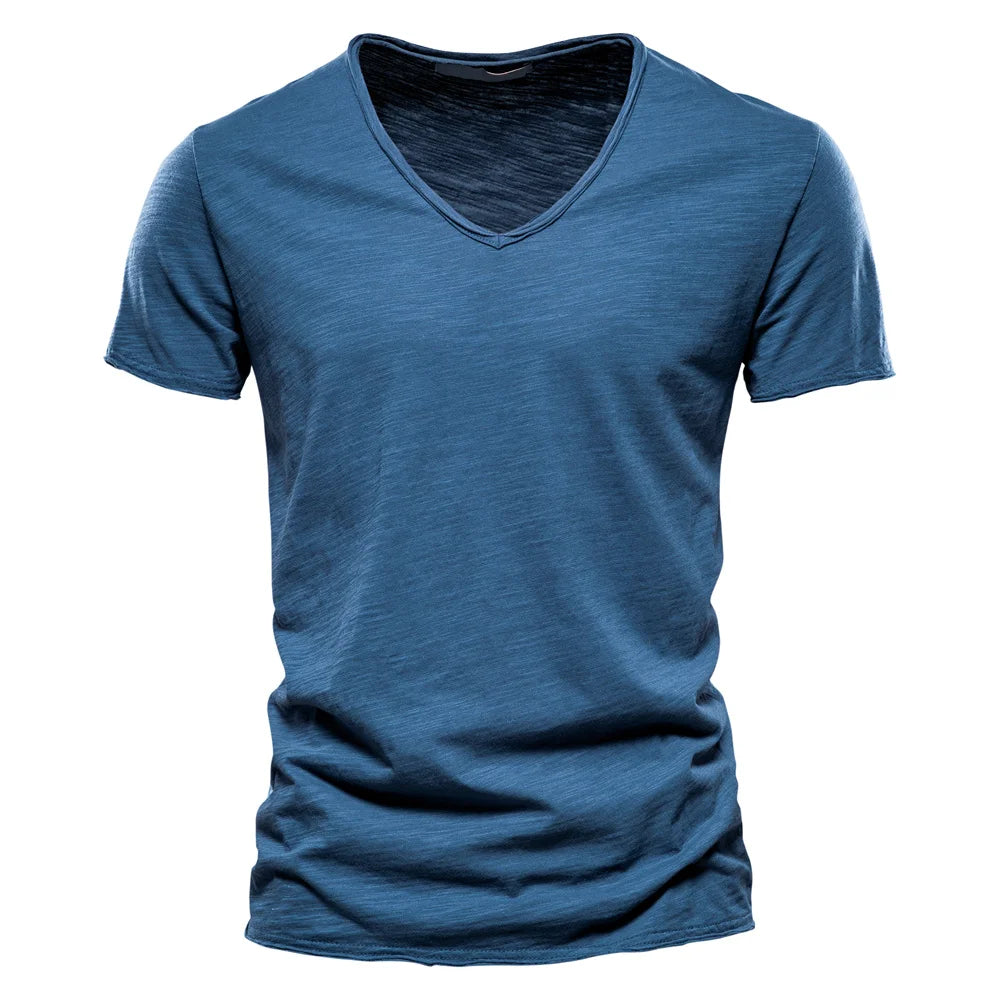 T-shirt homme en coton premium – Coupe slim, manches courtes, L’essentiel masculin, redéfini par la coupe et la matière.