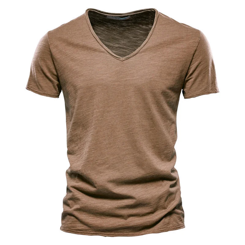 T-shirt homme en coton premium – Coupe slim, manches courtes, L’essentiel masculin, redéfini par la coupe et la matière.