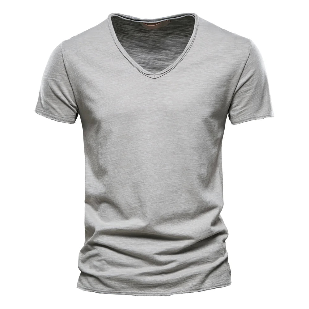 T-shirt homme en coton premium – Coupe slim, manches courtes, L’essentiel masculin, redéfini par la coupe et la matière.