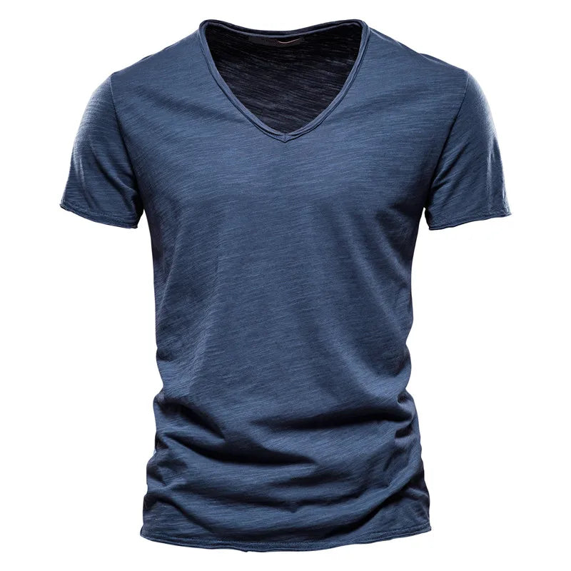 T-shirt homme en coton premium – Coupe slim, manches courtes, L’essentiel masculin, redéfini par la coupe et la matière.